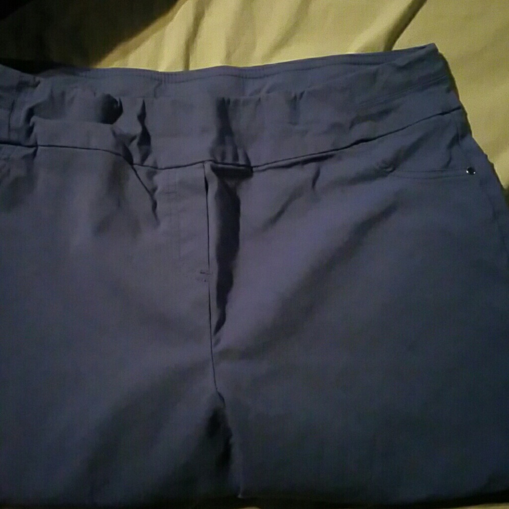 Women stretch capri